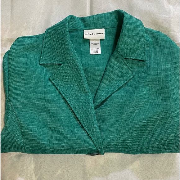 Alfred Dunner Blazer with buttons and front pockets Sz 8 - Picture 2 of 9